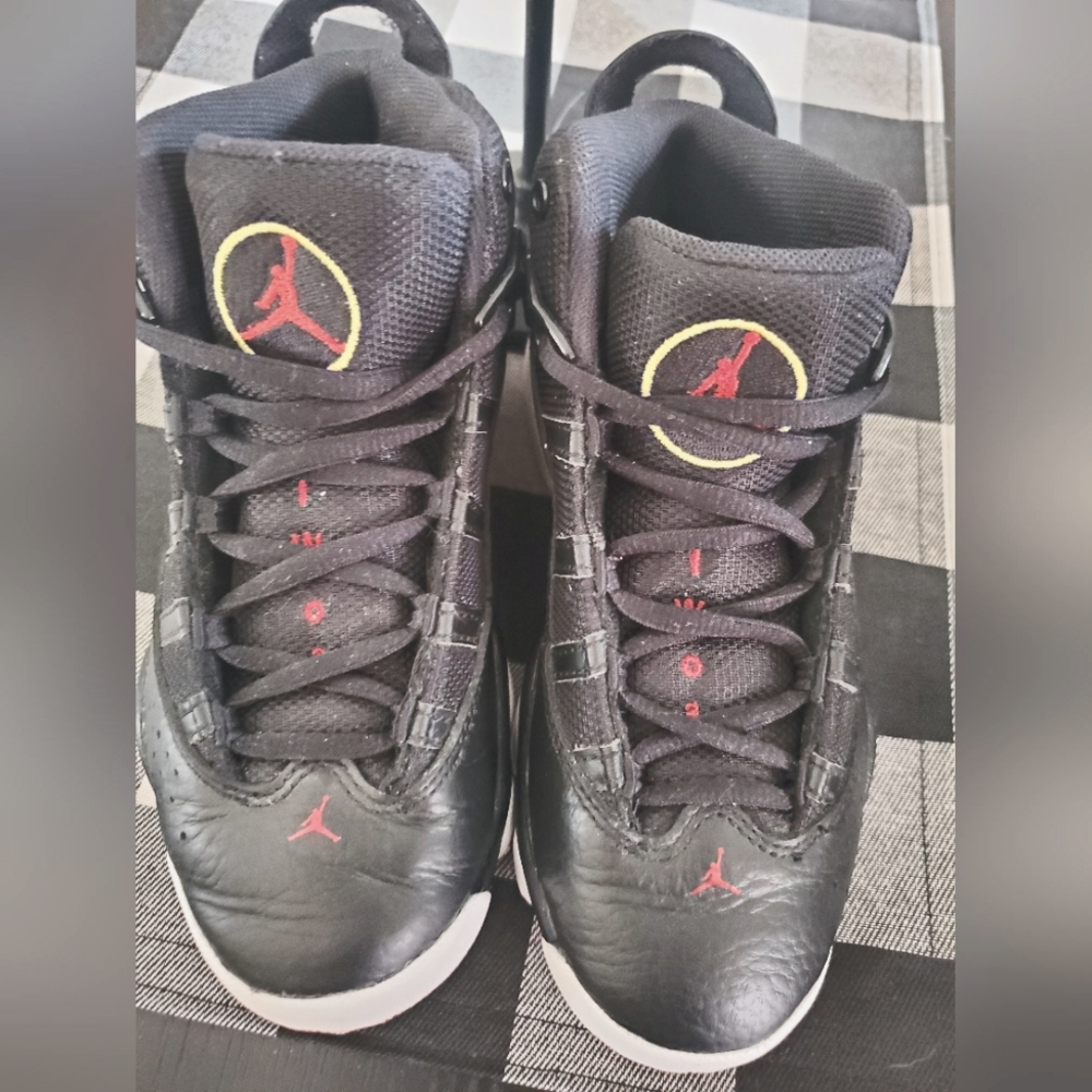 Kids size 1 gymshoes